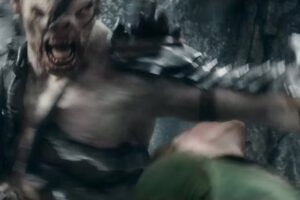 Tauriel esquiva un puñetazo de Bolgo