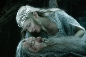 Galadriel consuela a Gandalf
