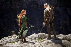 Tauriel y Legolas en un acantilado