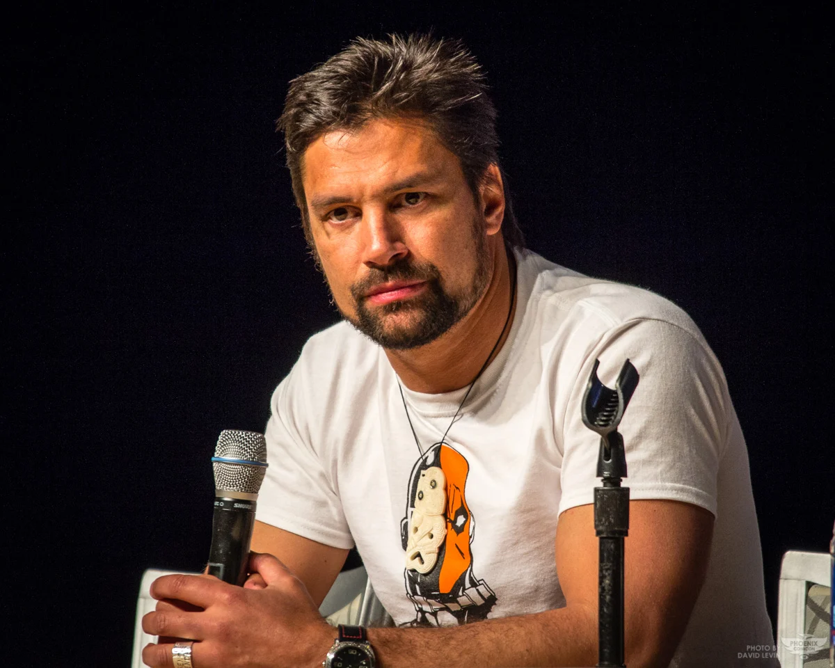 Manu Bennett