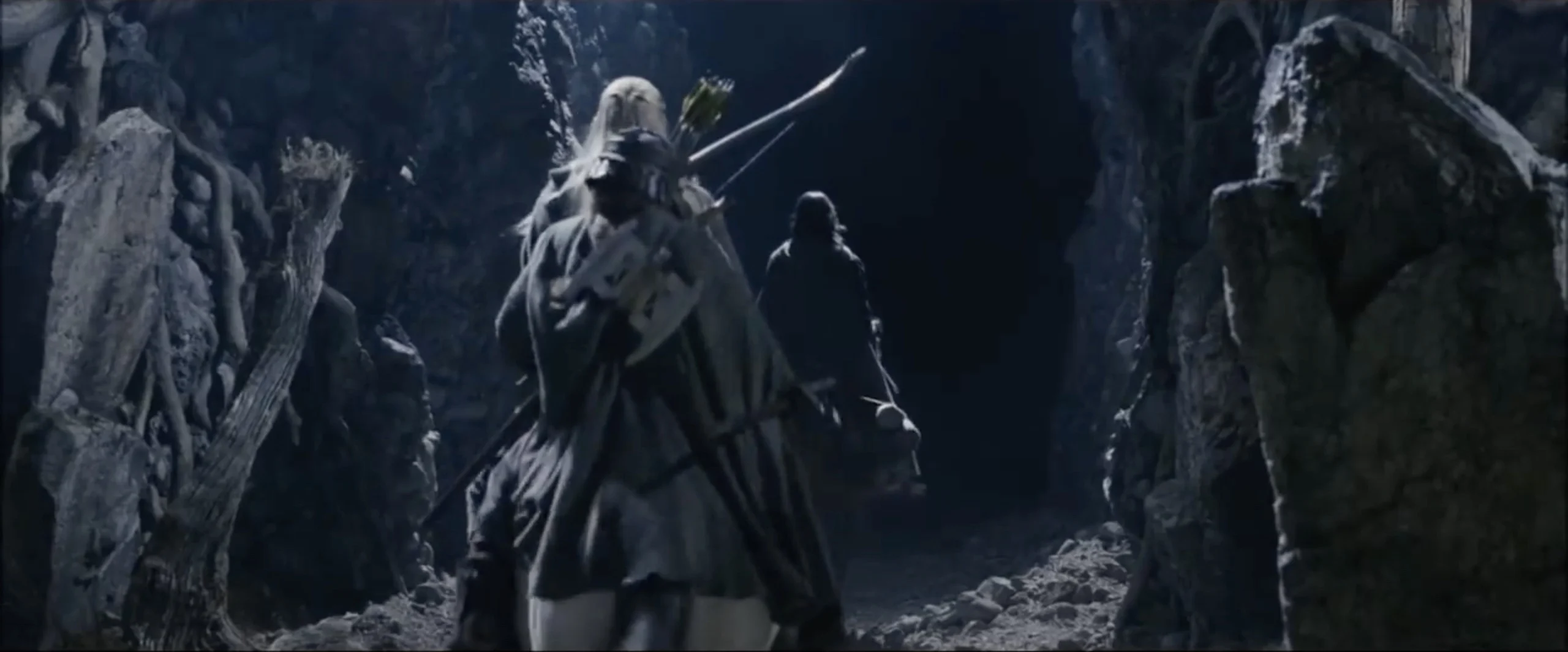 Aragorn recorre los Senderos de los Muertos