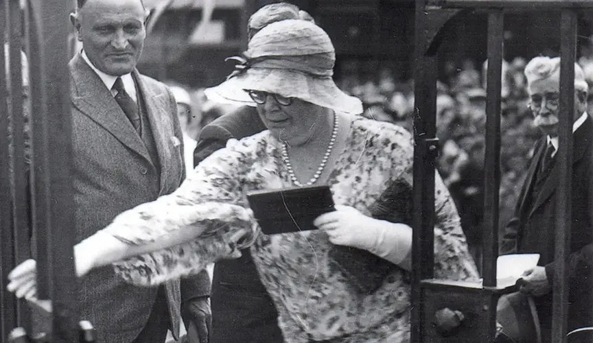 A subasta las cartas entre Tolkien y Eileen Elgar, quién le daba aspectos a mejorar en sus libros
